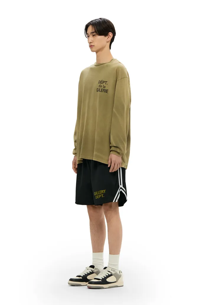 GALLERY DEPT. VENICE COURT SHORTS English mesh shorts Logo webbing wide-leg basketball shorts Black and white S-XL Original molding Loose wide-leg version American boys' first choice Breathable mesh fabric Superimposed soft material inside Comfortable and easy to match Custom-woven original consistent webbing/main mark/component wash mark Details are enlarged to follow
